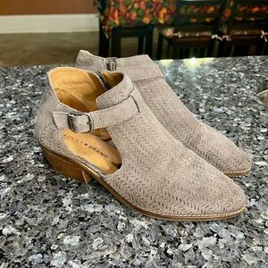 Lucky Brand Taupe Oiled Suede “LP Follia” Boots with Side Buckle Size 9.5